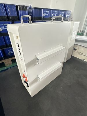 Floor Standing Lithium Battery with Max. 15 Systems in Parallel 100A Charging Current and 10.24 KWh Energy Storage